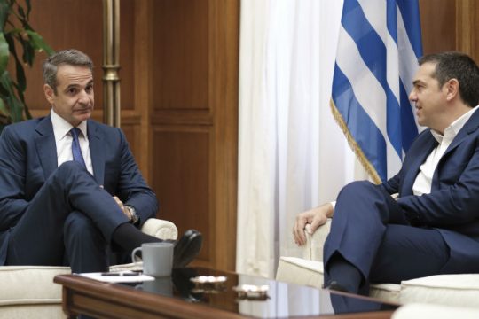Τα μηνύματα των πολιτικών για το Πάσχα