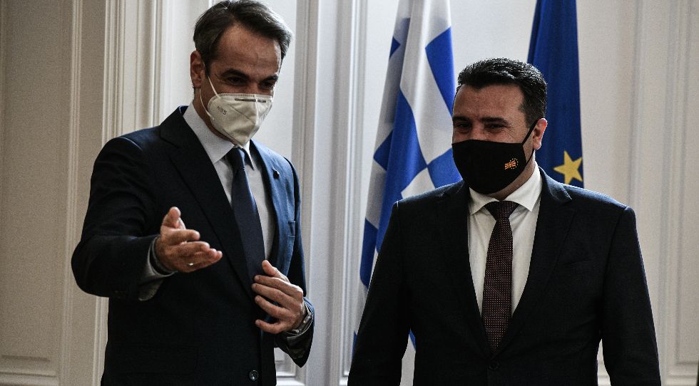 Πώς τη λένε τη χώρα πάνω και αριστερά;