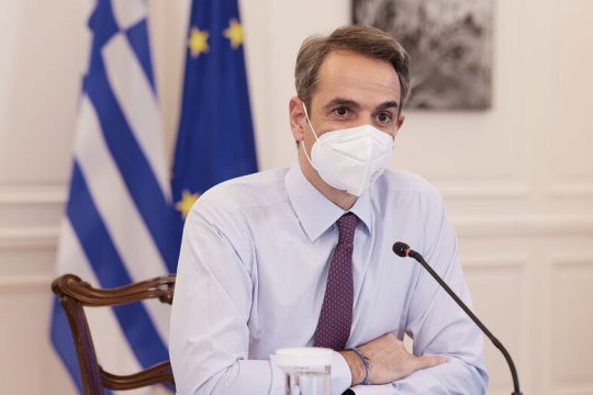 Μιλά για ανευθυνότητα των πολιτών, σιωπά για τη δική του διαχείριση