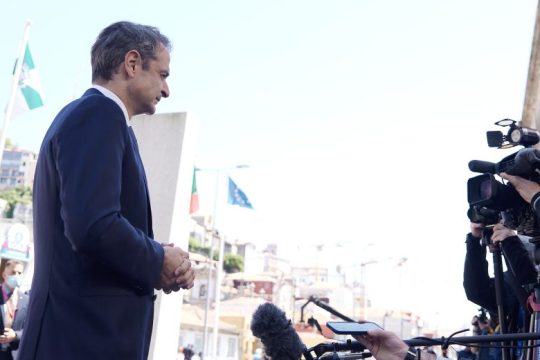 Το αντεργατικό νομοσχέδιο δίνει… «δύναμη» στους εργαζόμενους