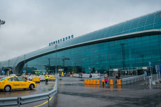 Εξηγήσεις για τις ακυρώσεις πτήσεων από τη Μόσχα ζητούν οι Βρυξέλλες