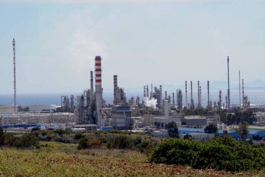 Υπό έλεγχο φωτιά στις εγκαταστάσεις της Motor Oil
