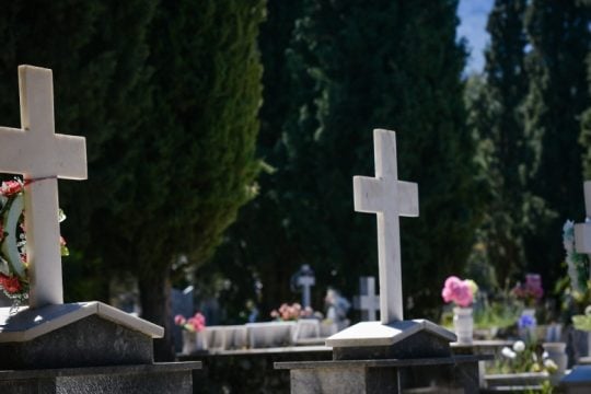 Δικαστική έρευνα για τα νεκροταφεία στη Λέσβο