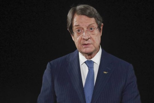 Κύπρος: Παραιτήθηκε Επίτροπος μετά από αποκαλύψεις για παραποίηση των τίτλων σπουδών του