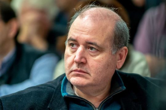 Αιχμές Φίλη κατά κυβέρνησης για τα περί «τεμπέληδων των διδακτορικών»