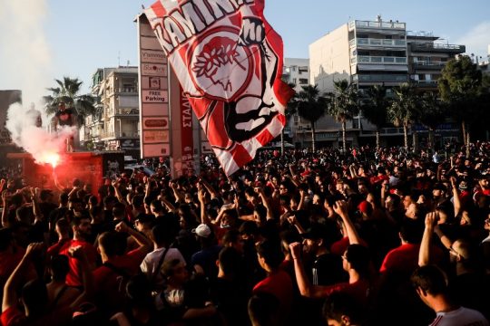 ΥΠΠΟΑ: Οπαδοί του Ολυμπιακού εισέβαλαν στην Ακρόπολη
