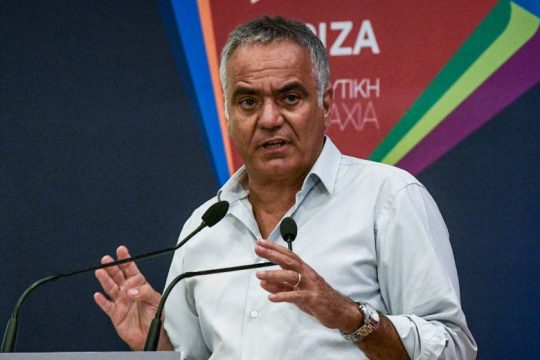 «Η κυβέρνηση προσπαθεί να υποκαταστήσει τους ελέγχους του ΕΟΔΥ με τα self-tests