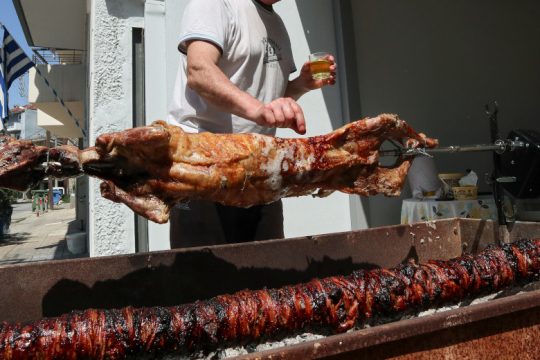 Τι επιτρέπεται και τι απαγορεύεται για το φετινό πασχαλινό τραπέζι