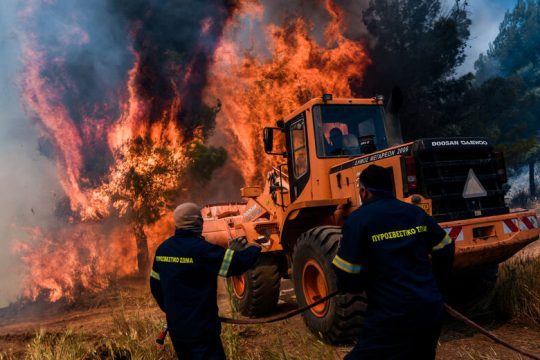 «Πινγκ πονγκ» ευθυνών πάνω στην καμένη γη