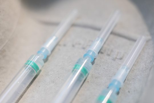 Ο ΕΜA ενέκρινε τον εμβολιασμό παιδιών άνω των 12 με Pfizer
