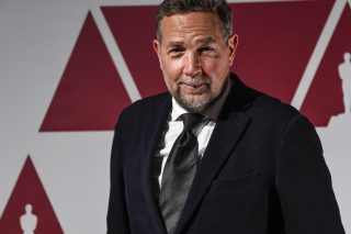 «Νιώθω μεγάλη ευθύνη για το “Indiana Jones 5”, αλλά με εμπνέει ο Χάρισον Φορντ»