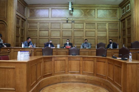 Παίζουν τον… παπά στην προανακριτική