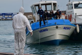 Οδύσσεια σε θάλασσα και ξηρά για 182 πρόσφυγες