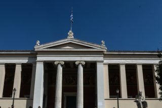 Ζητούσε γυμνές φωτογραφίσεις από φοιτήτριες!