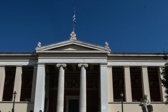 Ζητούσε γυμνές φωτογραφίσεις από φοιτήτριες!