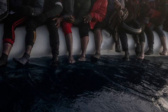 Έρμαιο της θάλασσας και της Frontex πρόσφυγες στη Μεσόγειο