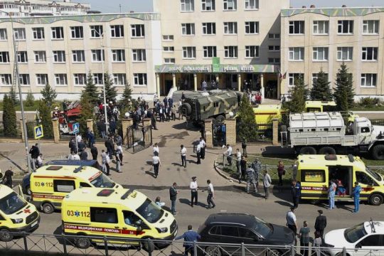 Πολύνεκρη επίθεση σε σχολείο της Ρωσίας