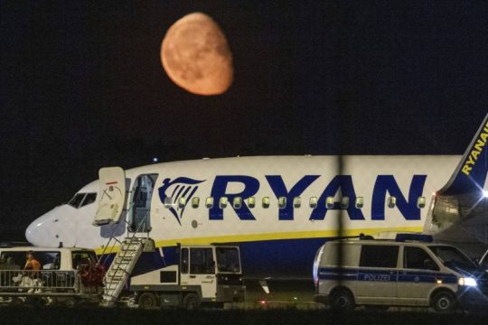 Αναγκαστική προσγείωση αεροσκάφους της Ryanair στο Βερολίνο