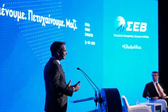 Δυσαρέσκεια και κίτρινες κάρτες από τον ΣΕΒ στο νομοσχέδιο για τα εργασιακά
