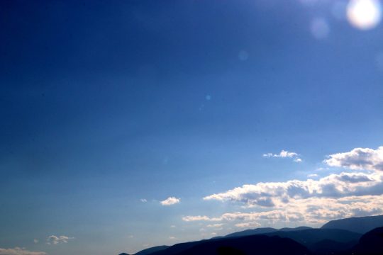Γενικά αίθριος ο καιρός, τοπικά ασθενείς βροχές