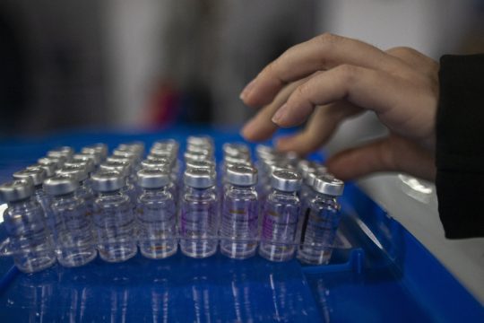Αρχίζει ο ΕΜΑ την αξιολόγηση του κινεζικού εμβολίου