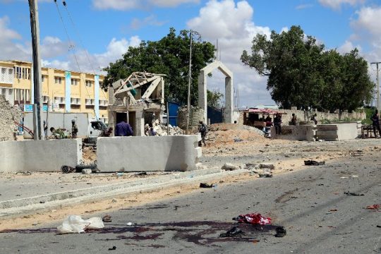 Βομβιστής – καμικάζι ανατίναξε αστυνομικό τμήμα στη Σομαλία
