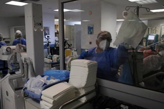 Οι ασθενείς που νοσηλεύθηκαν με κορονοϊό διατηρούν αντισώματα 8 μήνες μετά τη λοίμωξη