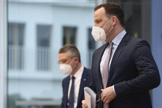 Στη Γερμανία ανασχέθηκε το 3ο κύμα της πανδημίας, σύμφωνα με τον υπ. Υγείας