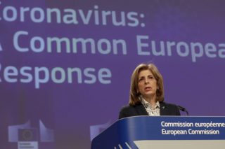 Μετά τα εμβόλια, η Κομισιόν αναλαμβάνει εκ μέρους της ΕΕ και την αγορά φαρμάκων κατά του κορονοϊού
