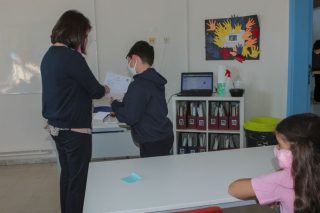 Μαρτυρίες για την απίστευτη ταλαιπωρία γονιών και μαθητών
