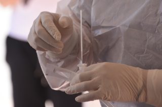 55 θάνατοι χθες και 2.167 κρούσματα