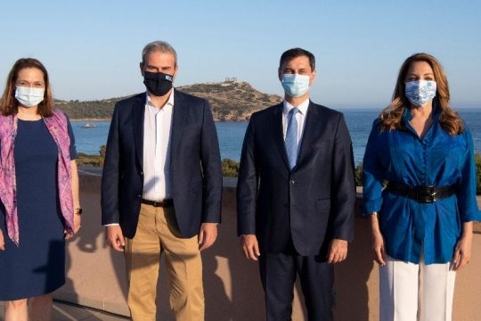 Με φιέστα στο Σούνιο το αλόγιστο άνοιγμα του τουρισμού