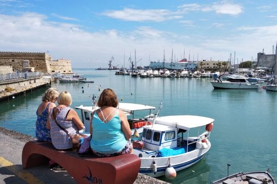ΣΥΡΙΖΑ κατά Μητσοτάκη: Κενό γράμμα οι ανακοινώσεις για τα νησιά