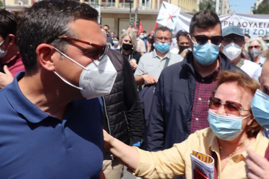 Στην κορυφή του μαζικού μπλοκ του ΣΥΡΙΖΑ ο Αλ. Τσίπρας