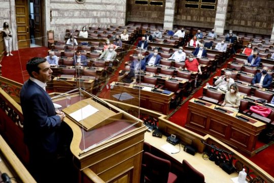 Σφυροκόπημα Τσίπρα στην κυβέρνηση