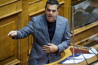 Σήκωσε το γάντι για το «σκοτεινό διάλειμμα»