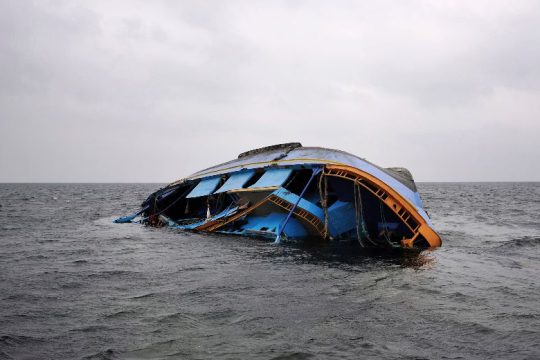 Νέο ναυάγιο στη Μεσόγειο – Αγνοούνται πάνω από 50 πρόσφυγες ανοιχτά της Τυνησίας
