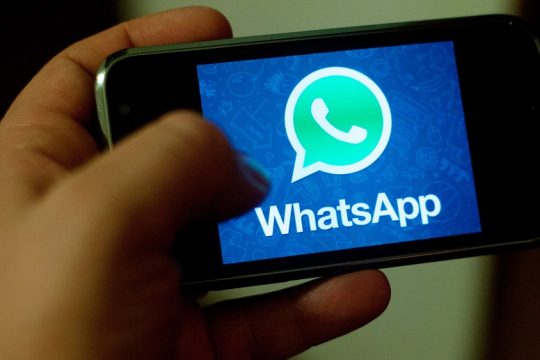 WhatsApp εναντίον Μόντι στην Ινδία