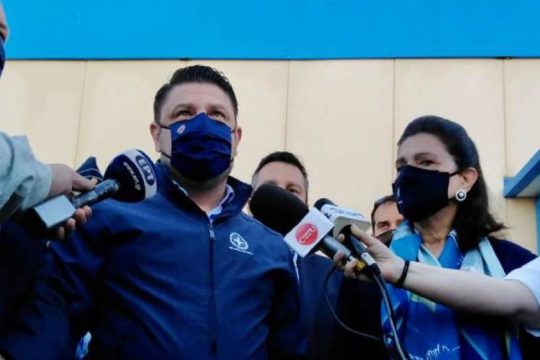 Προειδοποιήσεις Χαρδαλιά για τον κίνδυνο συρροών κρουσμάτων στα νησιά