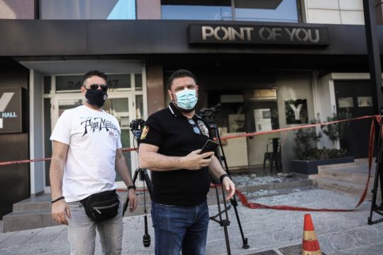 Γκαζάκια σε δύο επιχειρήσεις της συζύγου του Ν. Χαρδαλιά