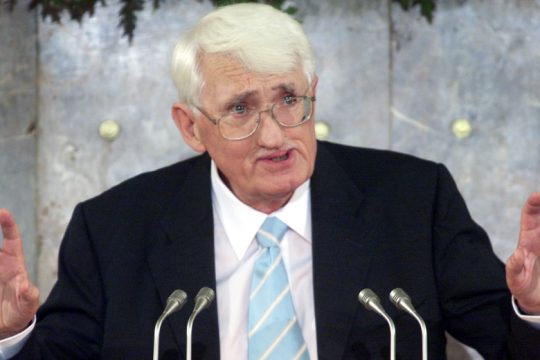 «Φωτεινός φάρος οι ιδέες του Χάμπερμας» - Πολιτικά εγκώμια για τον σπουδαίο φιλόσοφο που έφυγε από τη ζωή