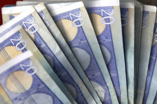Νέοι κανόνες για τη μεταφορά μετρητών εντός και εκτός ΕΕ