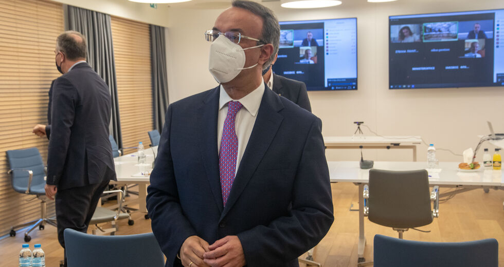 Συνάντηση Σταϊκούρα με παραγωγικούς φορείς
