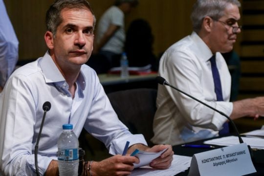 Δεν το καταπίνει η οικογένεια…