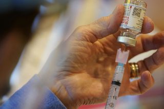 «Επέκταση παραγωγής αντί άρσης της πατέντας»