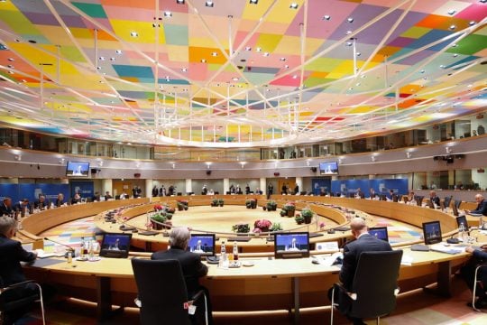 Ολοι εναντίον όλων στη σύνοδο κορυφής