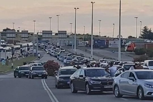 Μεγάλη ταλαιπωρία για τους τουρίστες σε Ευζώνους και Προμαχώνα