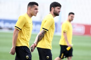 «Κλειδωμένοι» σε Πήλιο και Ολλανδία