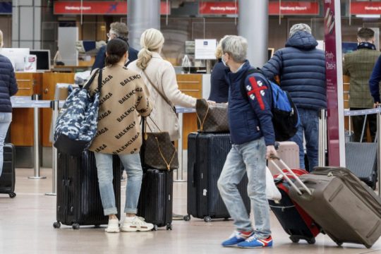 Σε δεύτερη μοίρα τα δικαιώματα των επιβατών αεροπορικών στην πανδημία