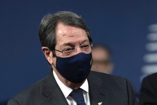 Διαβατήρια και Κυπριακό σπάνε την «ευφορία» Αναστασιάδη